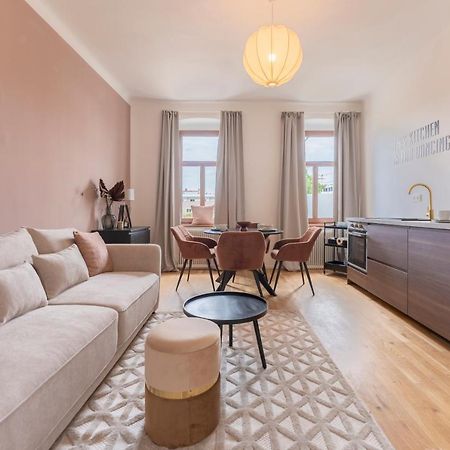 City Lounge Appartement Am Hauptbahnhof Sankt Poelten Buitenkant foto