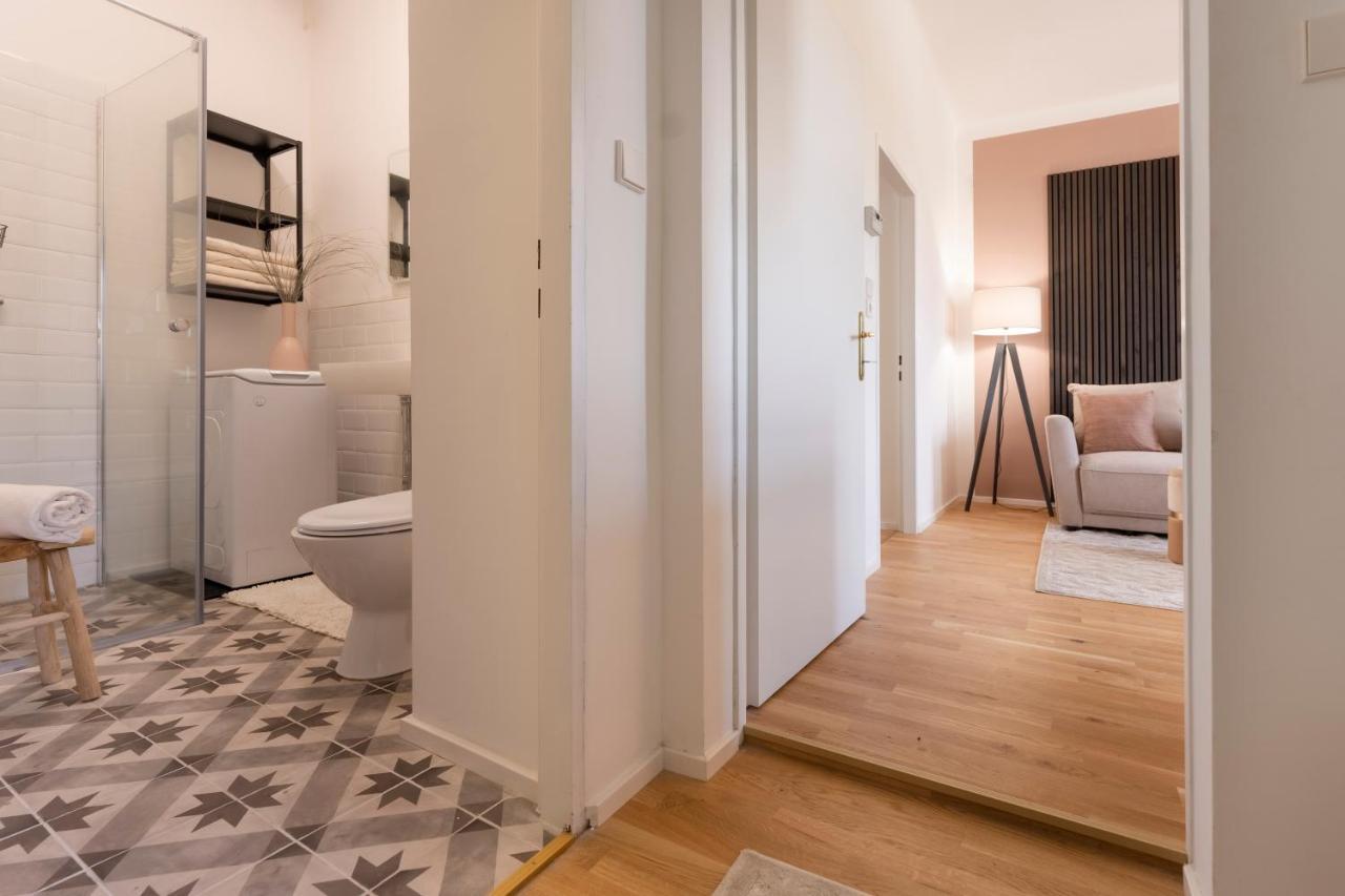 City Lounge Appartement Am Hauptbahnhof Sankt Poelten Buitenkant foto