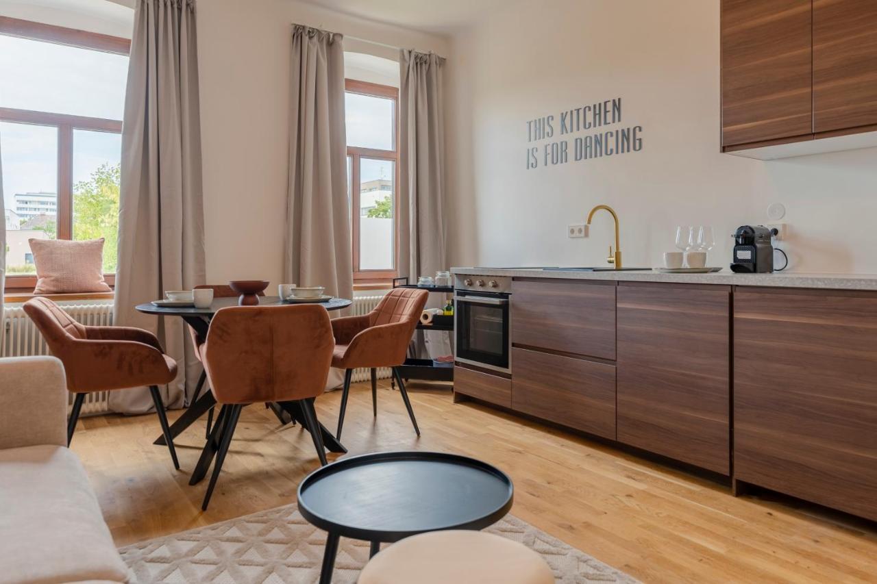 City Lounge Appartement Am Hauptbahnhof Sankt Poelten Buitenkant foto