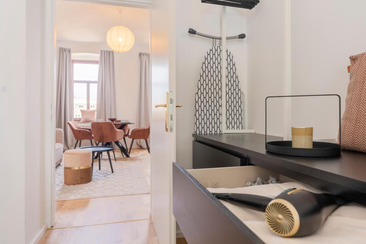 City Lounge Appartement Am Hauptbahnhof Sankt Poelten Buitenkant foto