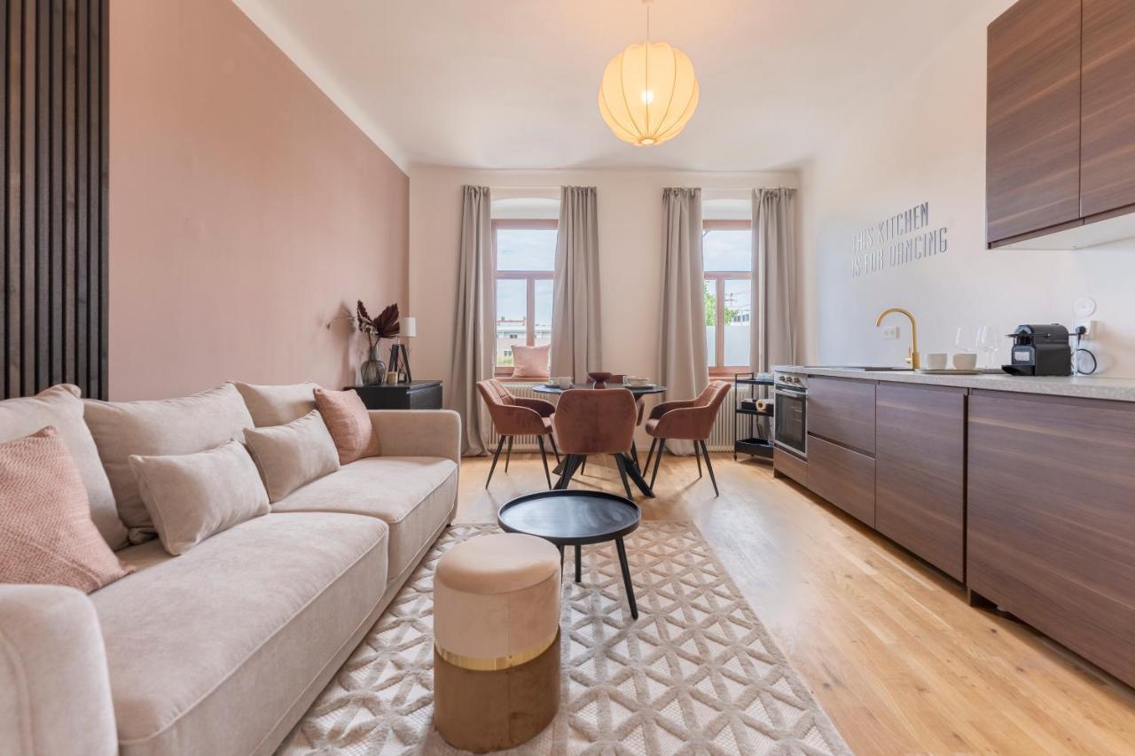 City Lounge Appartement Am Hauptbahnhof Sankt Poelten Buitenkant foto