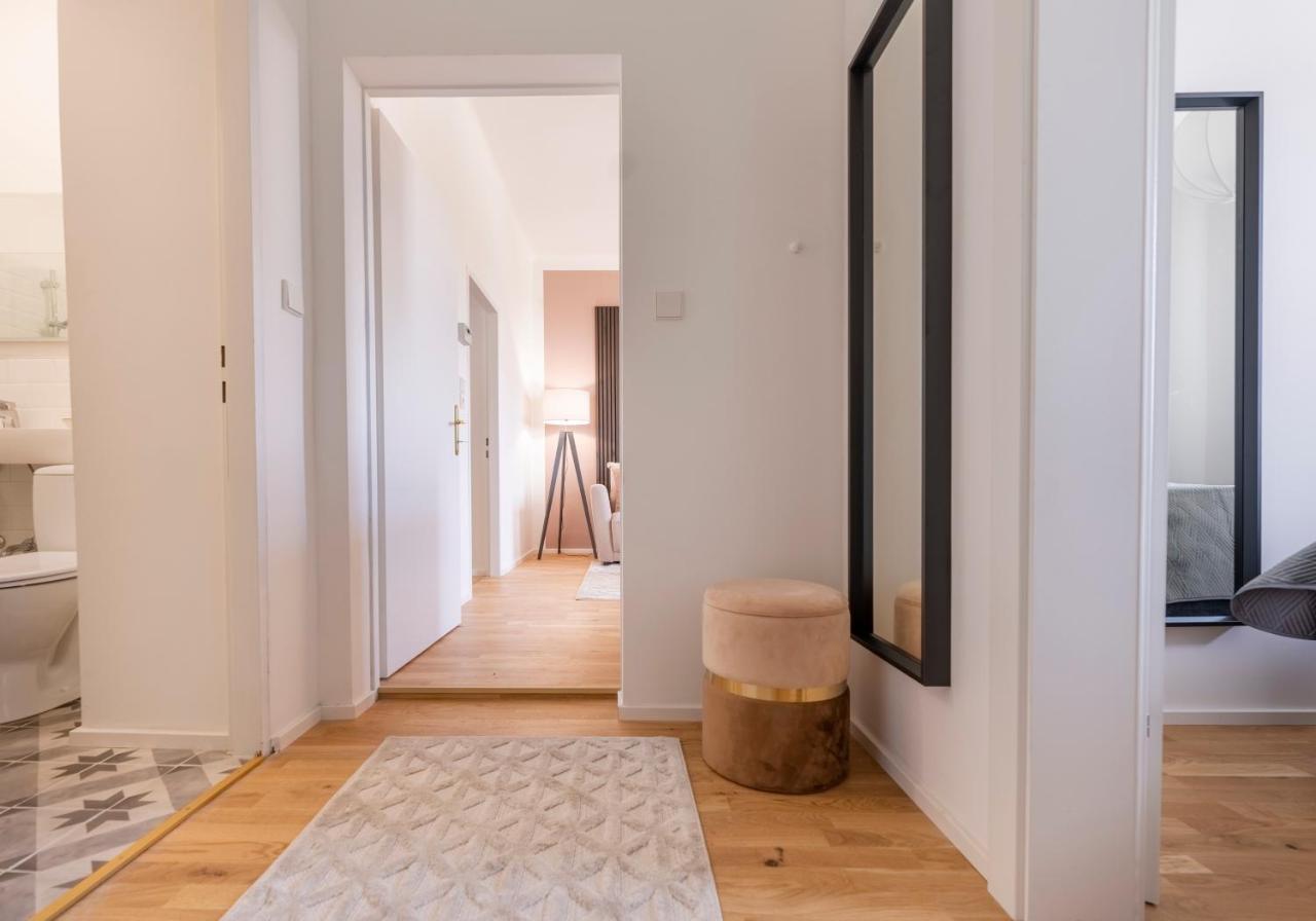 City Lounge Appartement Am Hauptbahnhof Sankt Poelten Buitenkant foto