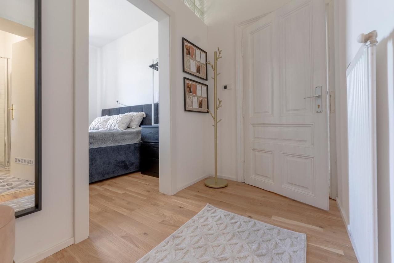 City Lounge Appartement Am Hauptbahnhof Sankt Poelten Buitenkant foto